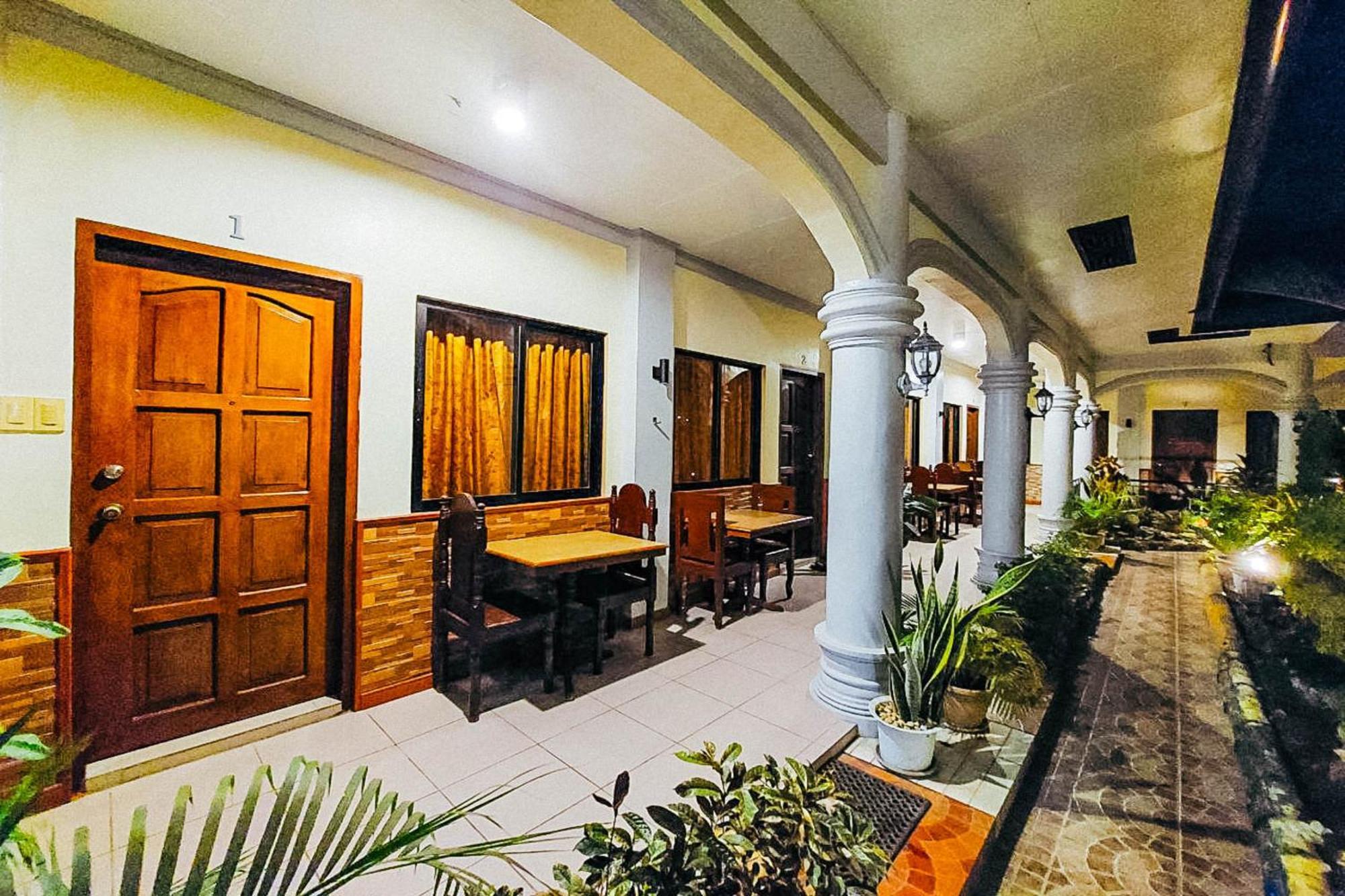 Mbg Travellers Inn Powered By Cocotel Puerto Princesa Екстериор снимка