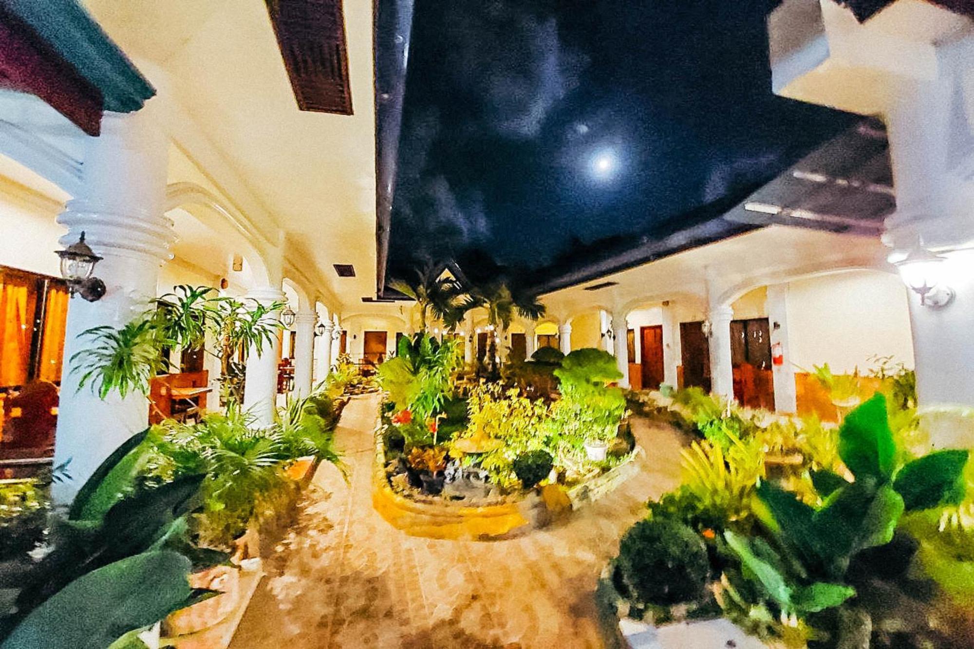 Mbg Travellers Inn Powered By Cocotel Puerto Princesa Екстериор снимка