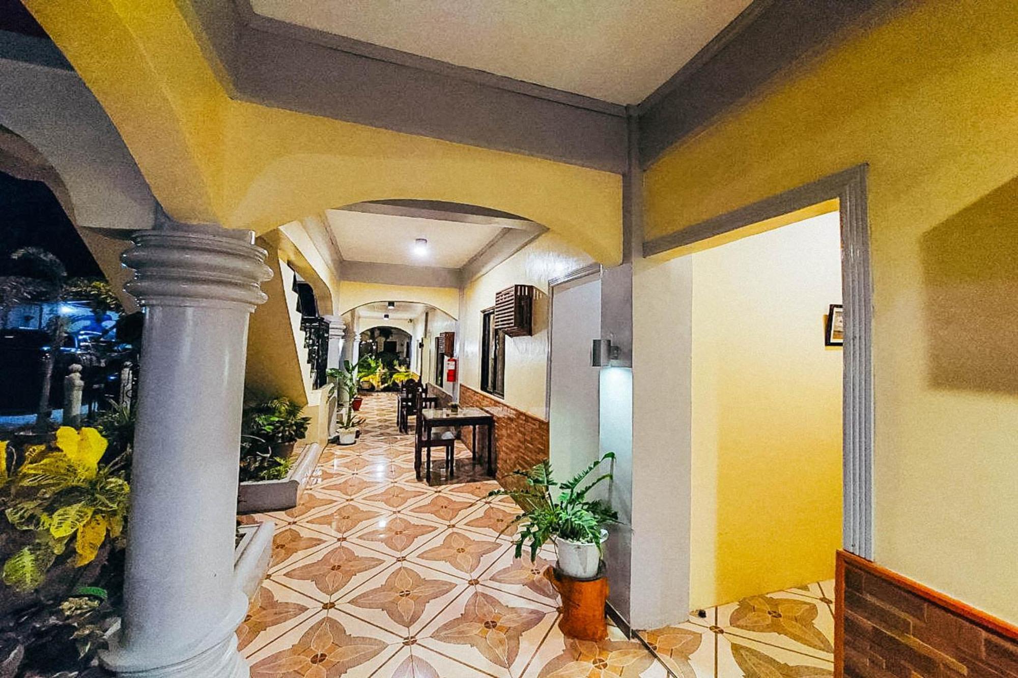 Mbg Travellers Inn Powered By Cocotel Puerto Princesa Екстериор снимка